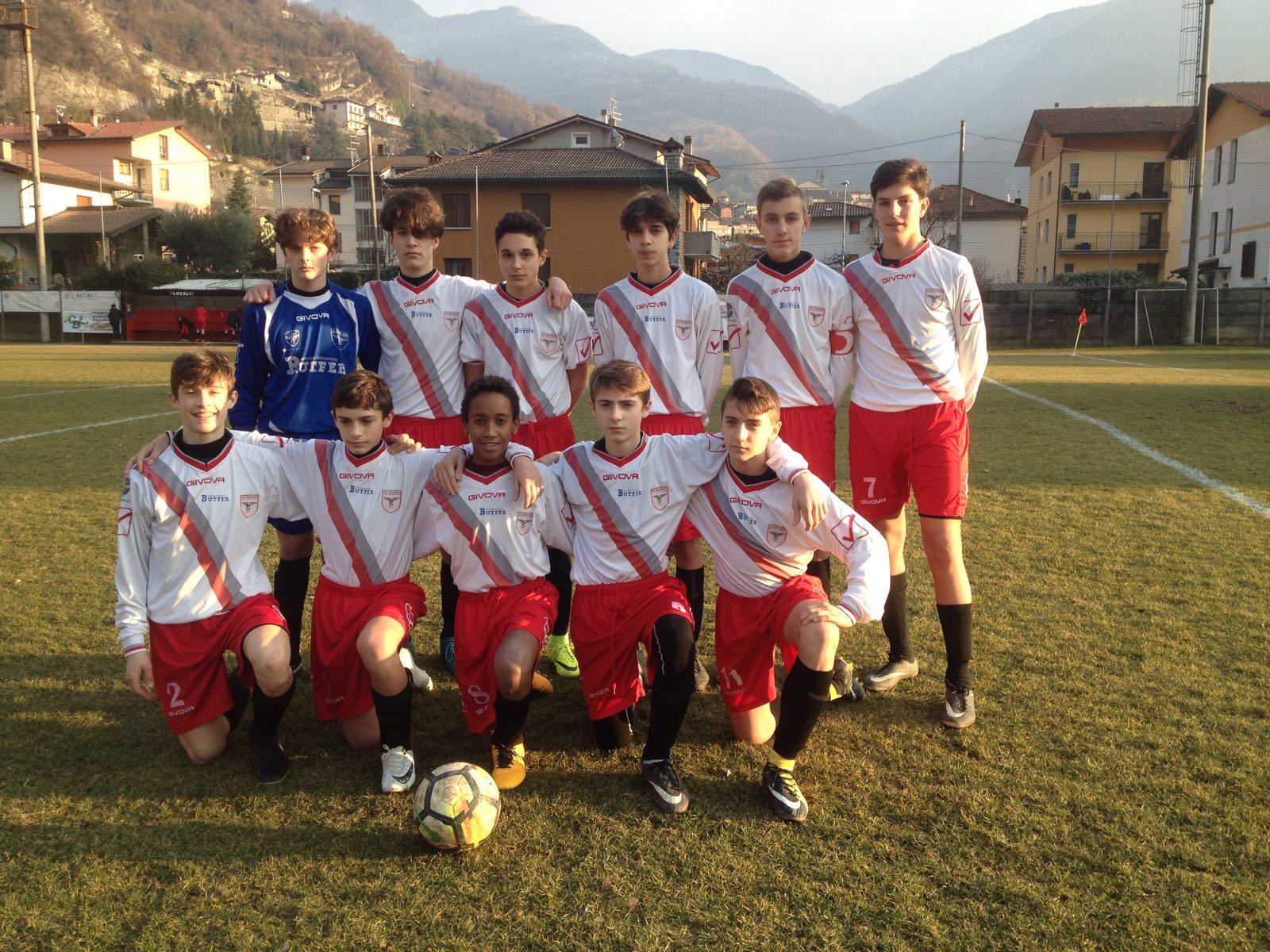 La formazione San Giovanni Bosco Bienno giovanissimi 2003 prima dell'incontro con l'Orsa Iseo.