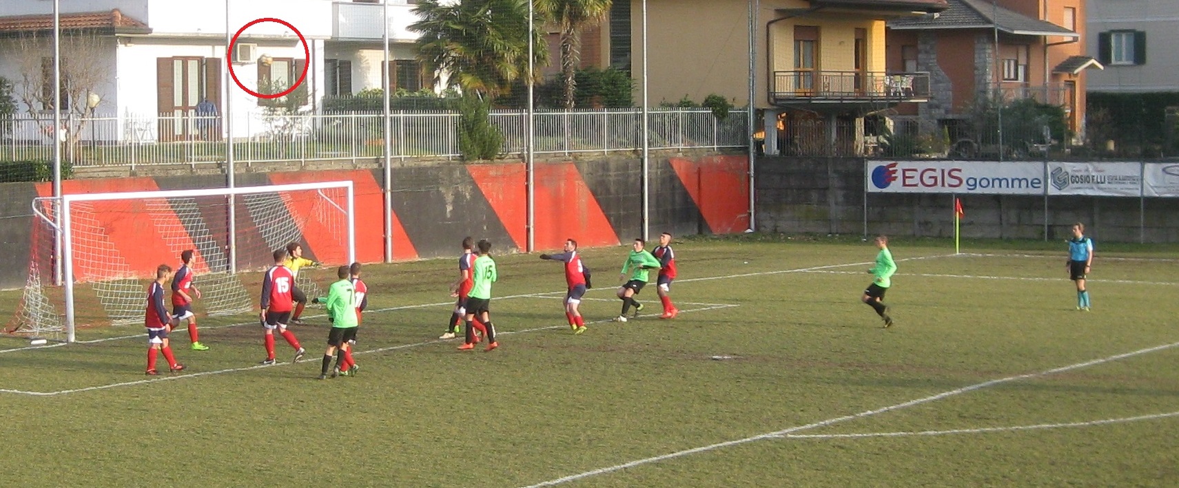 La palla partita dal calcio d'angolo destinata a Mattia Massa per il definitivo 3 a 1